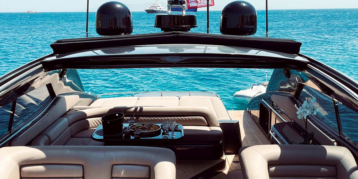 Аренда яхты Sunseeker 68 "007" на Миконосе